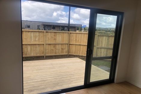 Photo of property in 37 Kaha Road, Takanini, 2110