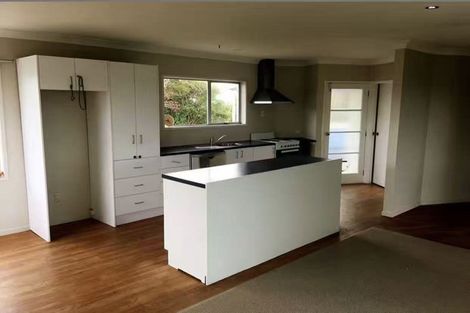 Photo of property in 4 Darcy Place, Massey, Auckland, 0614