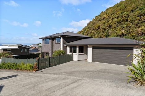 Photo of property in 73 Downing Street, Crofton Downs, Wellington, 6035