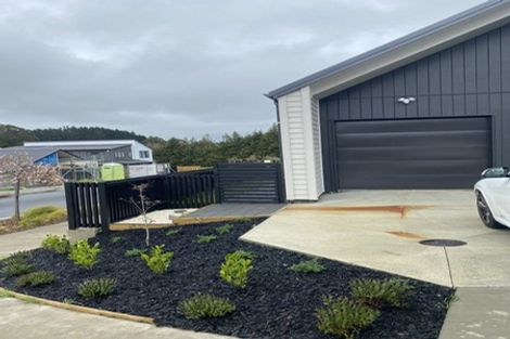 Photo of property in 19 Paparahi Place, Wainui, Silverdale, 0992