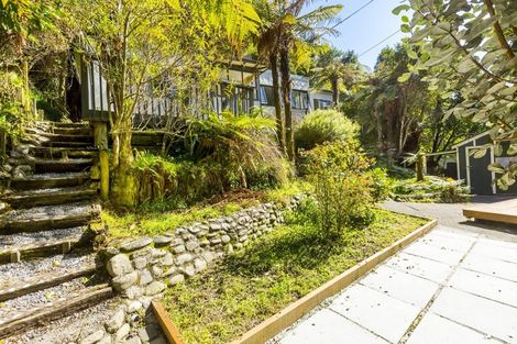 Photo of property in 126 Pinehaven Road, Pinehaven, Upper Hutt, 5019