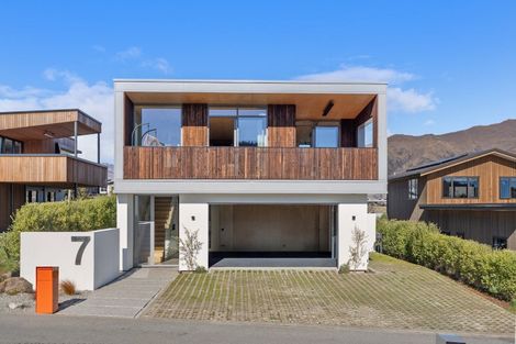 Photo of property in 7 Tuke Lane, Wanaka, 9305