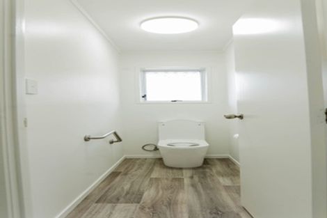 Photo of property in 98 Dalwhinnie Parade, Highland Park, Auckland, 2010