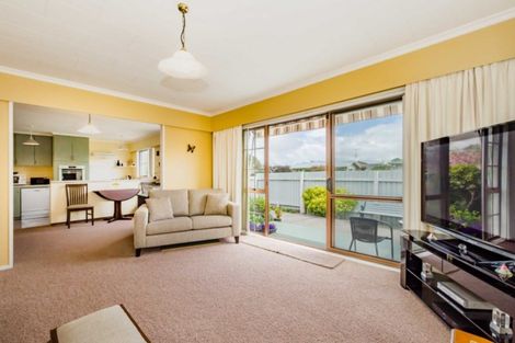 Photo of property in 2a Tawa Street, Inglewood, 4330