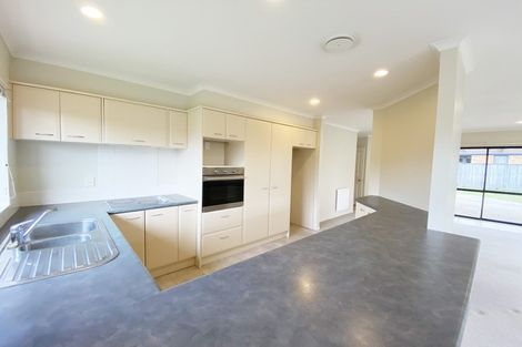 Photo of property in 33 Belcoo Crescent, East Tamaki, Auckland, 2013