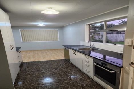 Photo of property in 14 Tango Place, Henderson, Auckland, 0610