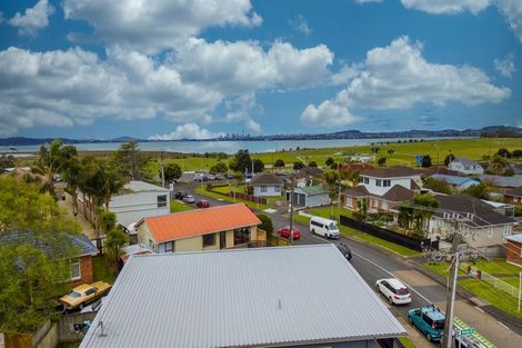 Photo of property in 5 Toru Street, Te Atatu Peninsula, Auckland, 0610