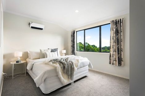 Photo of property in 40 Rising Parade, Fairview Heights, Auckland, 0632