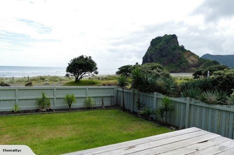 Photo of property in 5 Marine Parade South, Piha, New Lynn, 0772