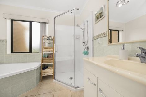 Photo of property in 18 Reremanu Place, Weymouth, Auckland, 2103