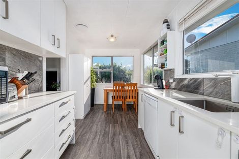 Photo of property in 28 Mawney Road, Henderson, Auckland, 0610