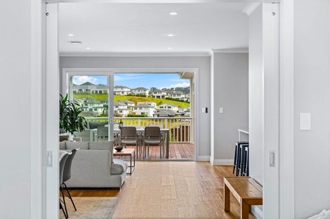 Photo of property in 10 Pekanga Road, Orewa, 0931