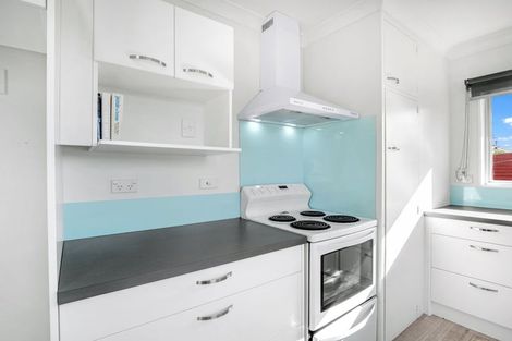 Photo of property in 10 Hollows Crescent, Takaro, Palmerston North, 4412