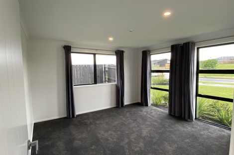 Photo of property in 19 Tahuna Minhinnick Drive, Glenbrook, Waiuku, 2681