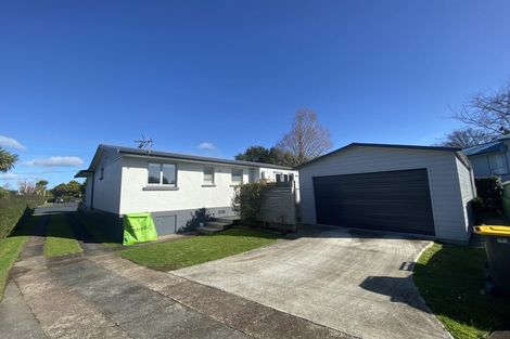 Photo of property in 41 Yeovil Road, Te Atatu Peninsula, Auckland, 0610