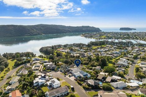 Photo of property in 133 Bruce Wallace Place, Whangamata, 3620