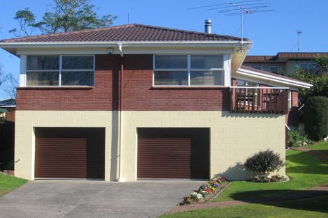 Photo of property in 16 Coulthard Terrace, Opaheke, Papakura, 2113