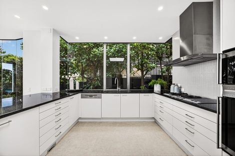 Photo of property in 19 Bournemouth Terrace, Murrays Bay, Auckland, 0630