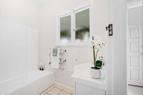 Photo of property in 3/7 Seaview Road, Northcote, Auckland, 0627
