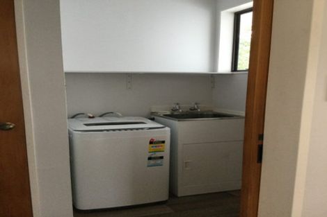 Photo of property in 1/7 Vardon Road, Green Bay, Auckland, 0604