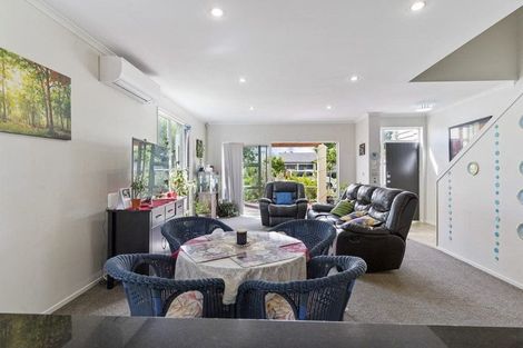 Photo of property in 31 Popokatea Drive, Takanini, 2112