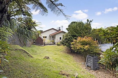 Photo of property in 32 Mills Road, Brooklyn, Wellington, 6021