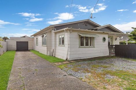 Photo of property in 43 Station Road, Marton, 4710