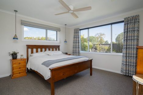 Photo of property in 10 Warren Crescent, Hillmorton, Christchurch, 8025