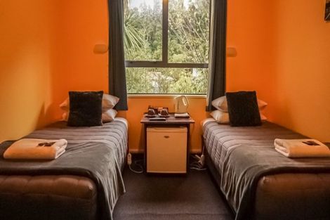 Photo of property in 9 Cron Avenue, Te Atatu South, Auckland, 0610