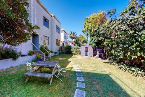 Photo of property in Hamilton Flats, 7/9 Hawker Street, Mount Victoria, Wellington, 6011