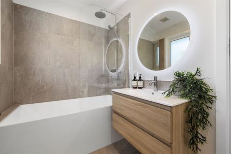 Photo of property in 136 Avonhead Road, Avonhead, Christchurch, 8042