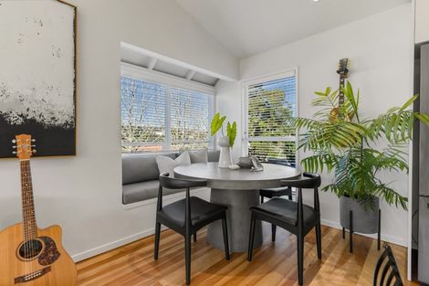 Photo of property in 13 Keldale Place, Forrest Hill, Auckland, 0620