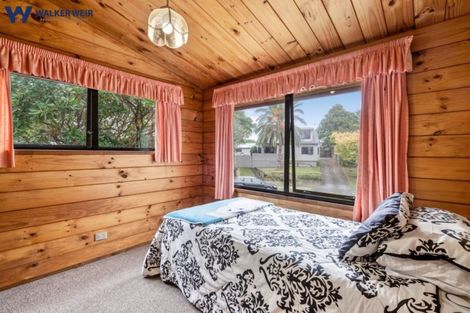 Photo of property in 3 St Annes Crescent, Wattle Downs, Auckland, 2103