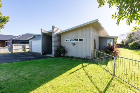 Photo of property in 2 Benner Drive, Ngatea, 3503