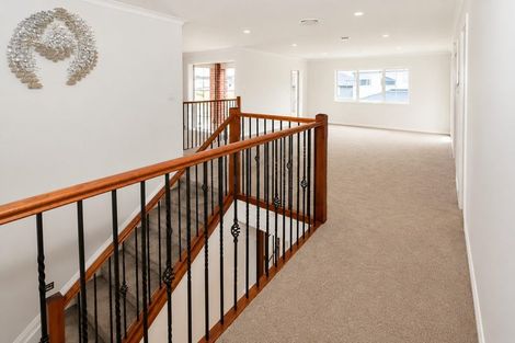 Photo of property in 68 Huntington Park Drive, Greenhithe, Auckland, 0632