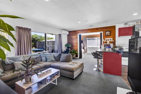 Photo of property in 15 Camellia Avenue, Bell Block, New Plymouth, 4312