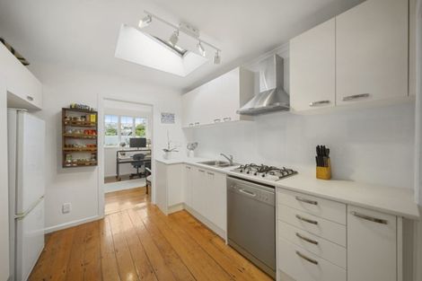 Photo of property in 1/9 Luplau Crescent, Cockle Bay, Auckland, 2014