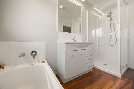 Photo of property in 20 Tironui Terrace, Western Heights, Hamilton, 3200