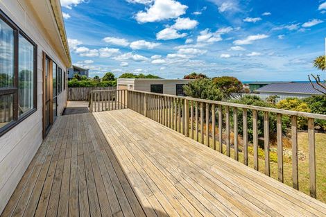 Photo of property in 13 Okiwa Terrace, Waiinu Beach, Whanganui, 4588