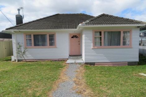 Photo of property in 15 Bledisloe Crescent, Wainuiomata, Lower Hutt, 5014