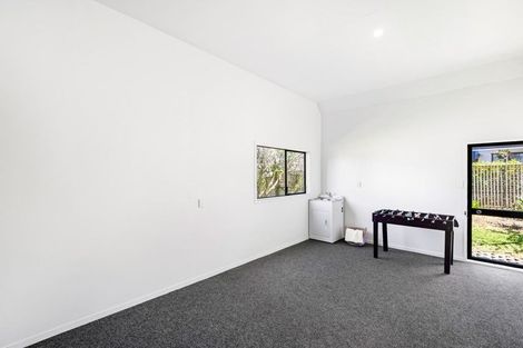 Photo of property in 45 Darren Crescent, Half Moon Bay, Auckland, 2012