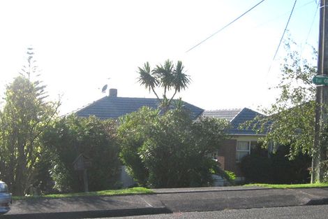 Photo of property in 14 Tui Glen Road, Birkenhead, Auckland, 0626