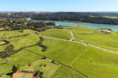 Photo of property in 11 Te Pae Okura Drive, Okura, 0792