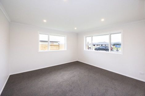 Photo of property in 53 Atlantic Drive, Fitzherbert, Palmerston North, 4410