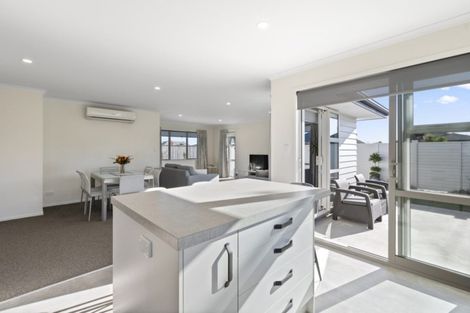 Photo of property in 2 Queenwood Road, Levin, 5510