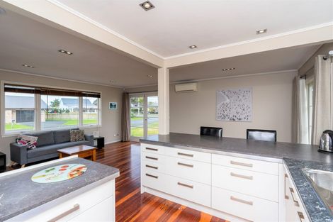 Photo of property in 1 Lowburn Avenue, Waipu, 0510