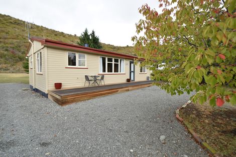 Photo of property in 8 Black Peak Road, Omarama, 9412