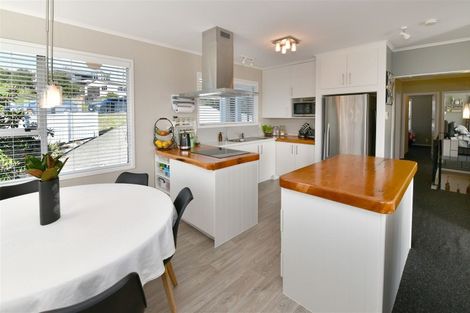 Photo of property in 972 Whangaparaoa Road, Manly, Whangaparaoa, 0930