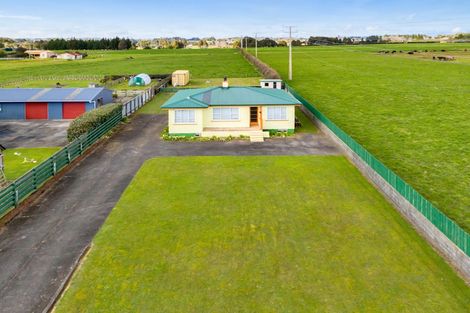 Photo of property in 62 Ninia Road, Paraite, New Plymouth, 4373