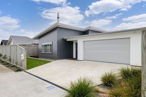 Photo of property in 58 Freedom Drive, Kelvin Grove, Palmerston North, 4414